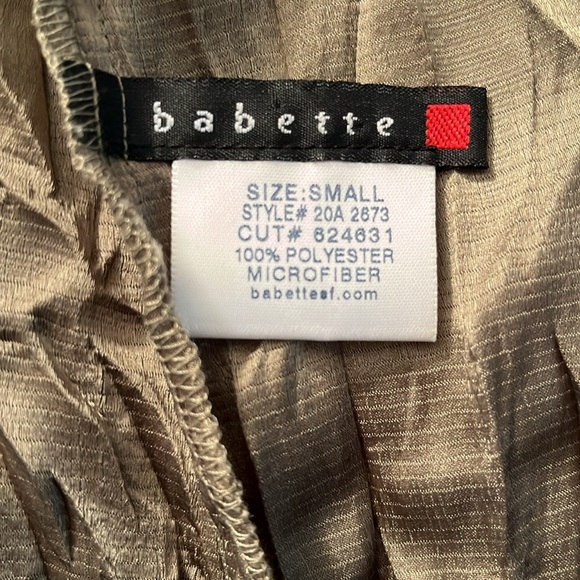 Babette artful top. Fastens with two snap buttons. Lingerie straps. Small.  - Picture 5 of 7